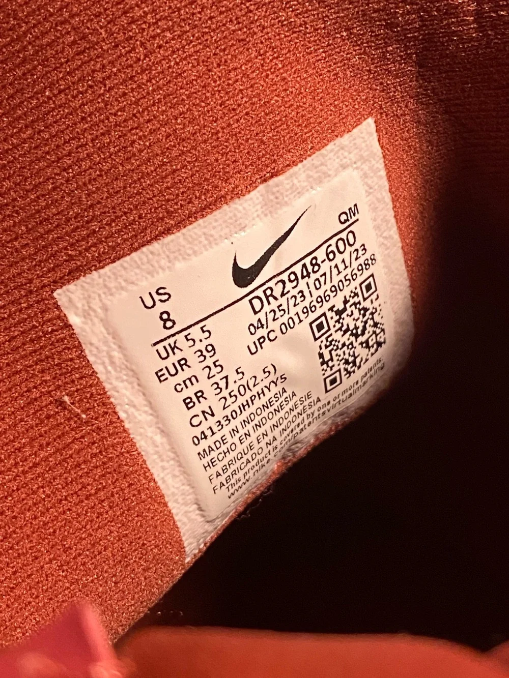 Adorable NWOT NIKE UK high top sneakers,terracotta leather,thick white sole, 8